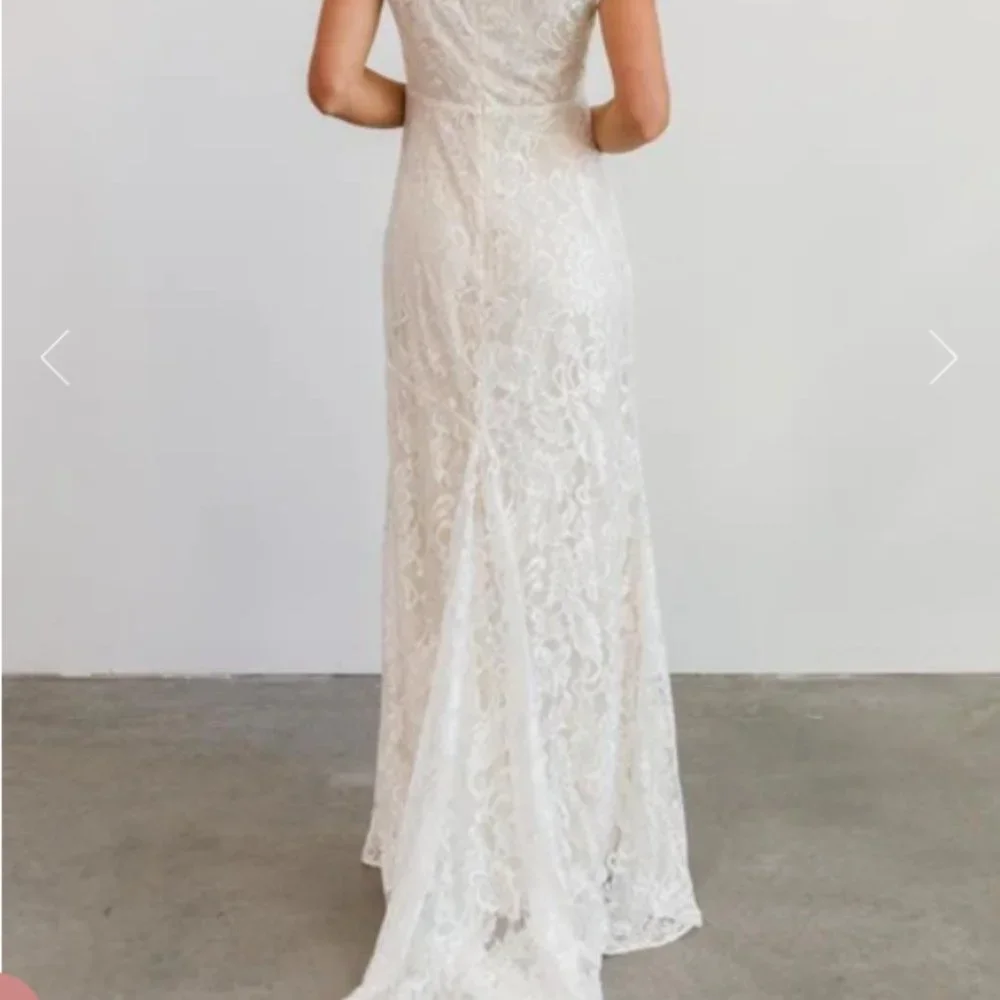 Diana Lace Gown - Small - Picture 2 of 6